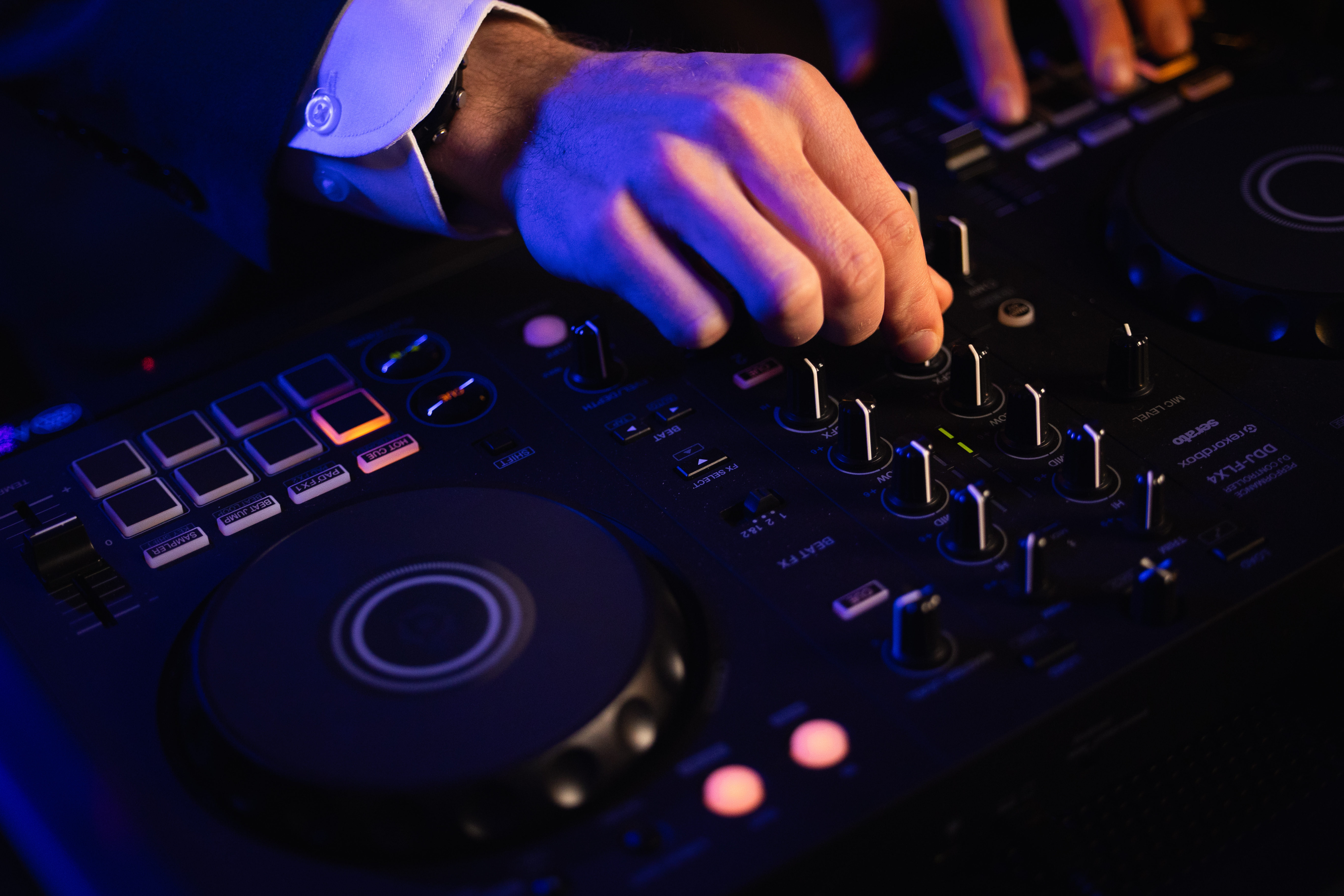 DJ controller detail